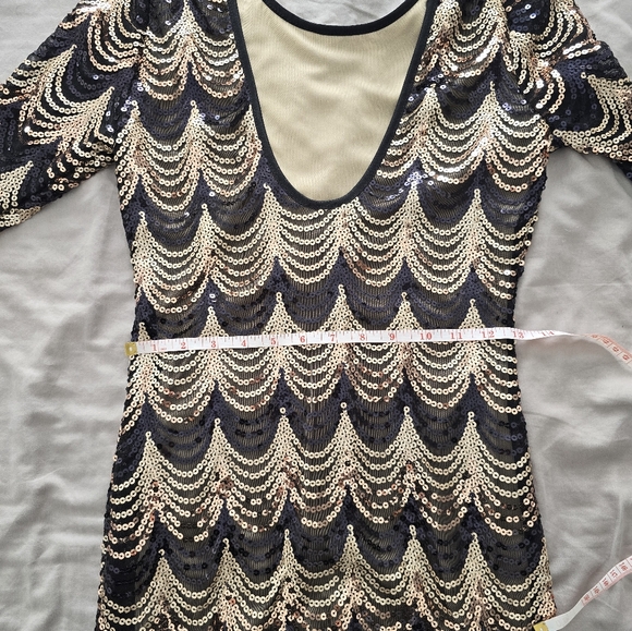 Black and Gold sequence Dress - Picture 5 of 8